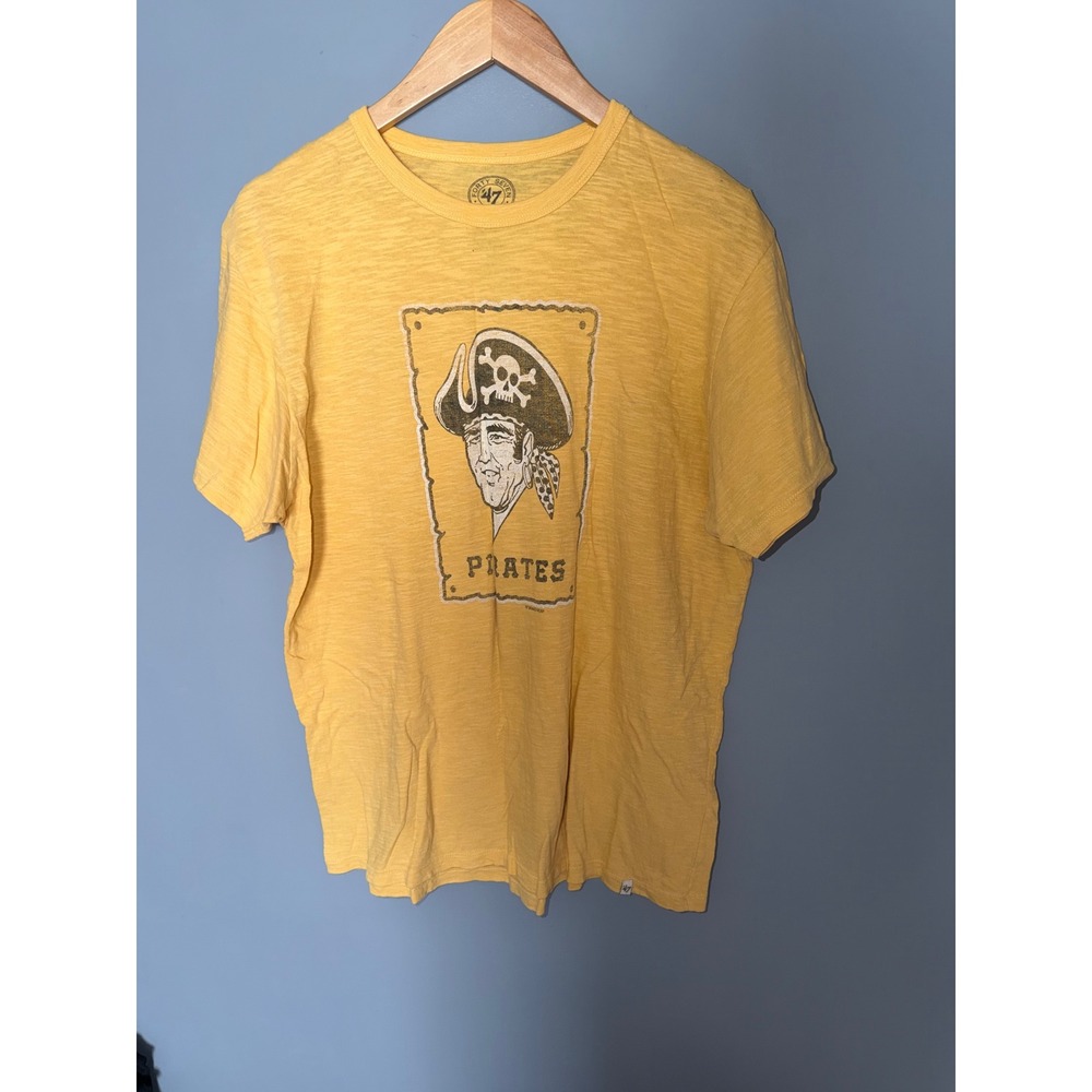 47 Brand Pirates Graphic T Shirt Mens Medium Yellow Short Sleeve Crew Neck‎